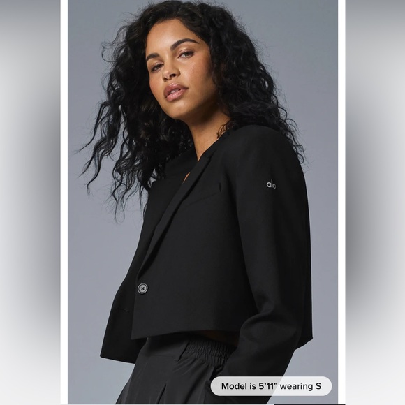ALO Cropped First-Class Blazer ✨ - Picture 3 of 7
